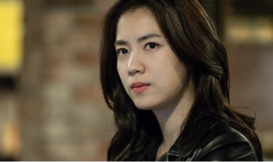 Con trai người yêu cũ của chồng giống anh như lột, tôi lấy tóc bé kiểm tra ADN, kết quả ngoài tưởng tượng