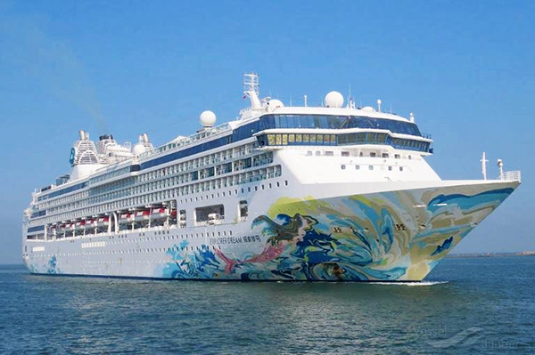 Tàu biển quốc tế Resorts World One đưa gần 1.800 du khách đến Đà Nẵng