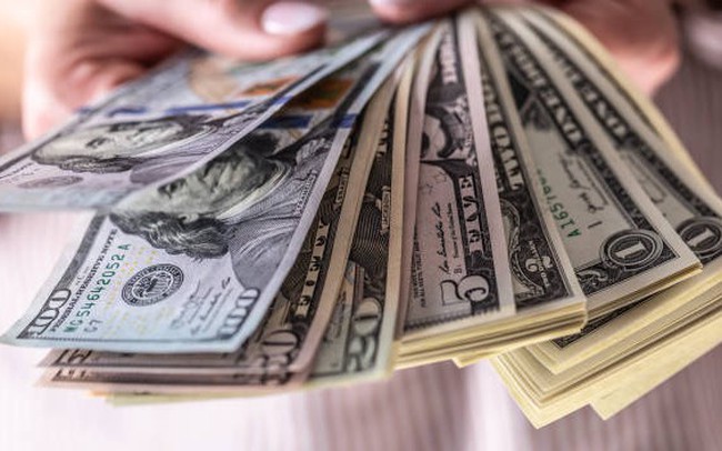 Đồng USD chạm mức cao mới trong 11 năm