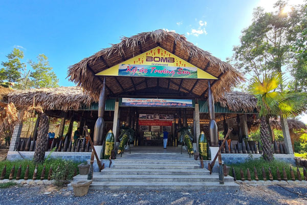 Người đàn ông sở hữu 'ngôi nhà bom' độc đáo giữa vùng 'đất thép' Quảng Trị