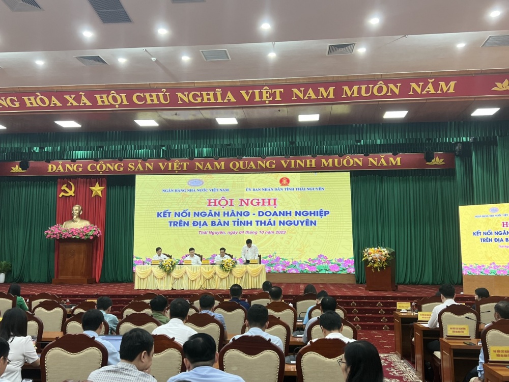 Tín dụng tăng thấp, ngân hàng tiếp tục họp gỡ khó cho doanh nghiệp