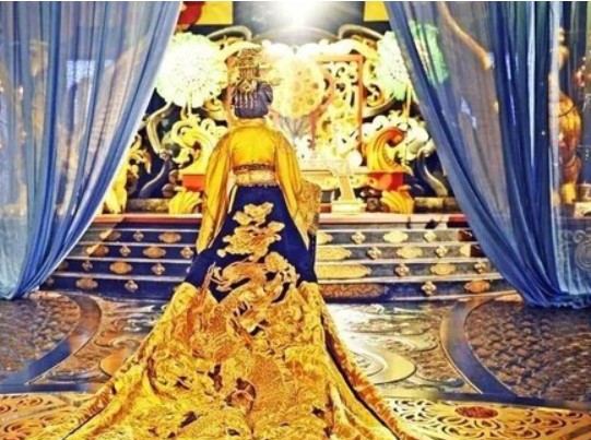 Địch Nhân Kiệt thuyết phục Võ Tắc Thiên từ bỏ 'nam sủng', nữ đế cho xem 2 thứ kỳ lạ, tể tướng bái phục