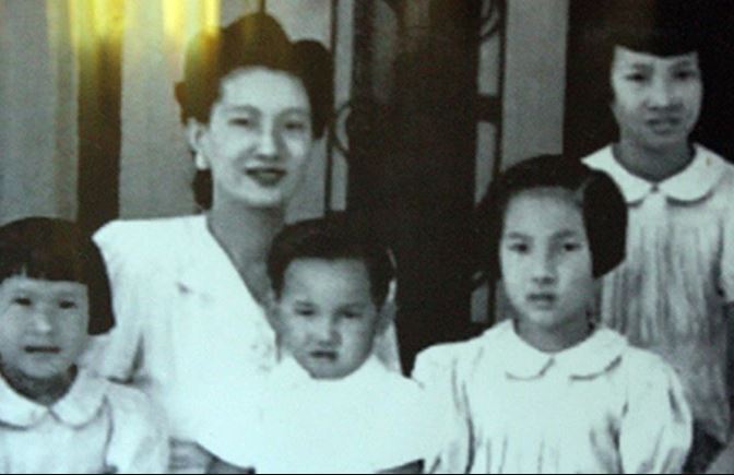 Hình ảnh lúc sinh thời của Nam Phương Hoàng hậu bỗng gây sốt: Đẹp làm sao đôi mắt sắc lẹm, từ dáng mũi đến chiếc cằm đều toát ra vẻ Á Đông quyền quý