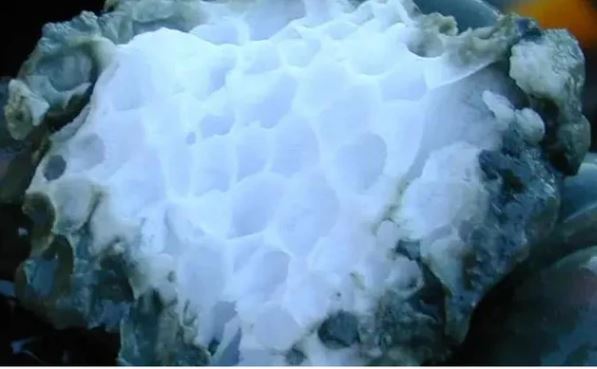 'Vật lạ' dưới biển ẩn chứa manh mối sự sống ngoài Trái Đất