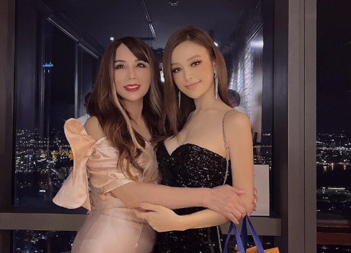 'Chị đẹp' 8X ở biệt thự hơn 100 tỷ, được mẹ chồng khen ngợi đầy tự hào