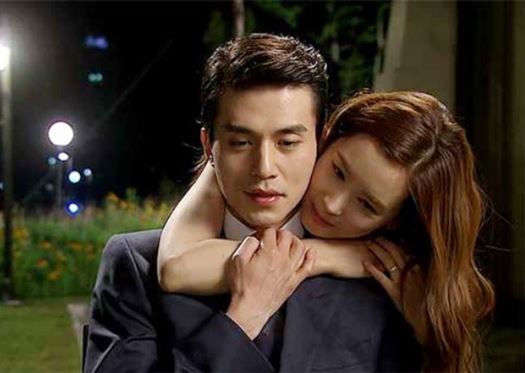 Tình cờ thấy vợ cũ được chồng mới gỡ cua biển cho ăn, tôi tiếc đứt ruột vì đã bỏ rơi em