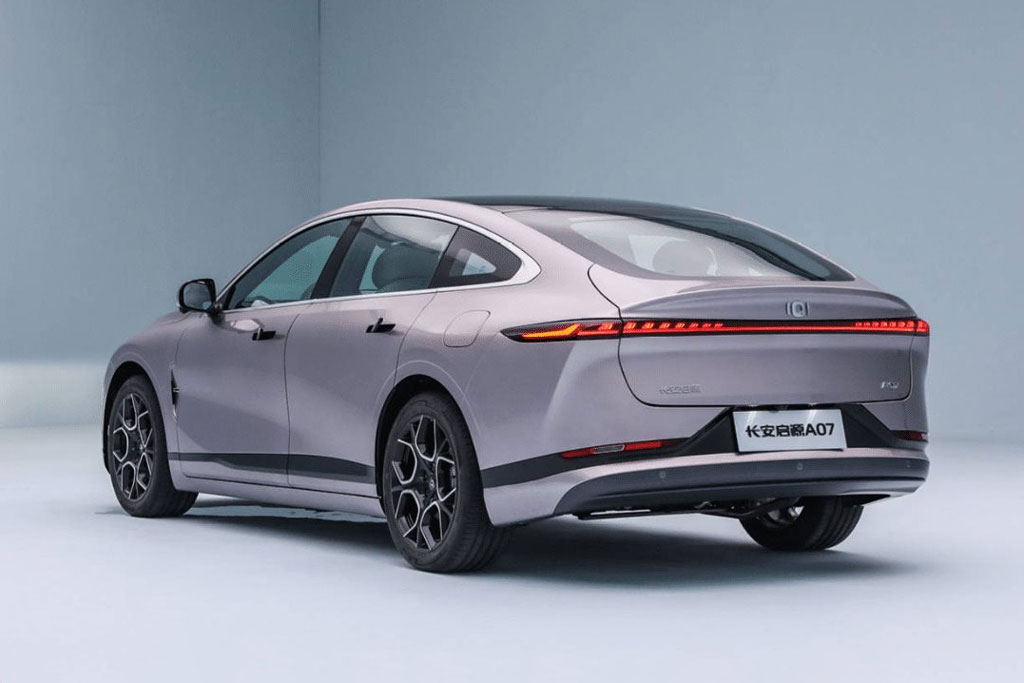 Mẫu sedan 'nhìn là mê' đối đầu Toyota Camry: đi 200 km không 'ăn' xăng, giá chỉ từ 520 triệu đồng