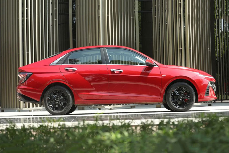 Xe sedan Hyundai đẹp long lanh, động cơ tăng áp, giá khởi điểm hơn 300 triệu đồng