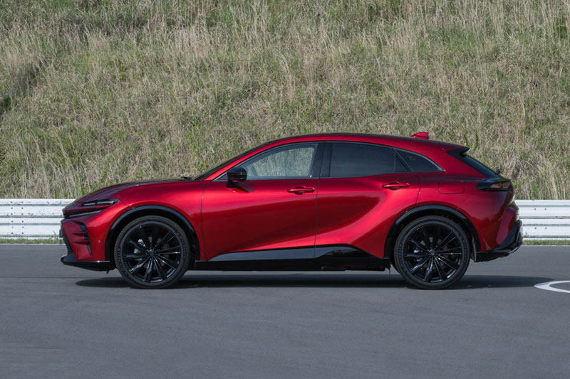 Toyota giới thiệu xe SUV hoàn toàn mới: Thiết kế đẹp mê ly, giá 944 triệu đồng