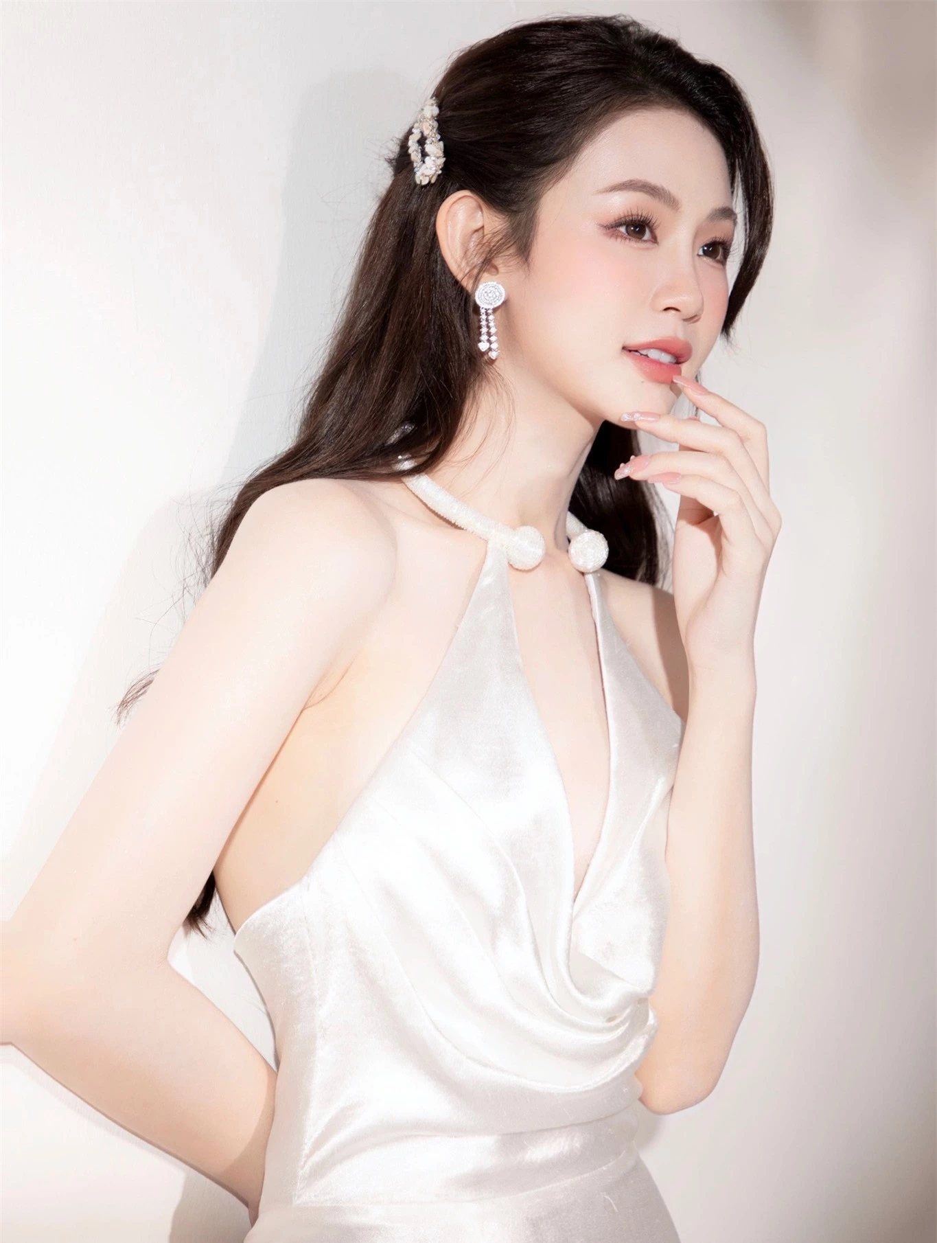 Nhiều người đẹp quen mặt thi Hoa hậu Hoàn vũ Việt Nam 2023 ảnh 1