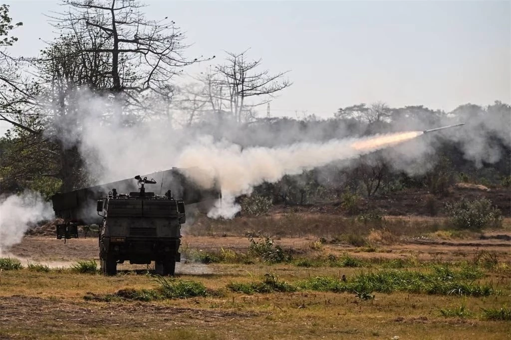 Quân sự thế giới hôm nay (6-10): Brazil muốn bán pháo phản lực cho Tây Ban Nha
