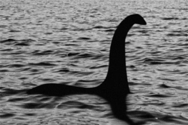 "Thợ săn" quái vật hồ Loch Ness công bố bức ảnh chứng minh sự tồn tại đáng kinh ngạc của thủy quái huyền thoại? - Ảnh 1.
