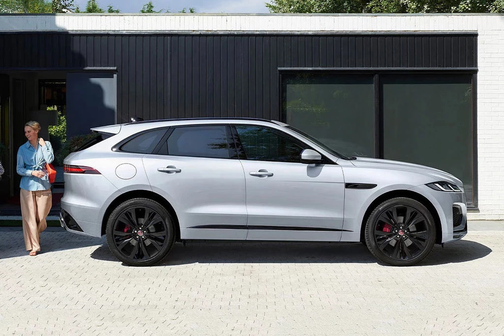 Jaguar F-Pace.