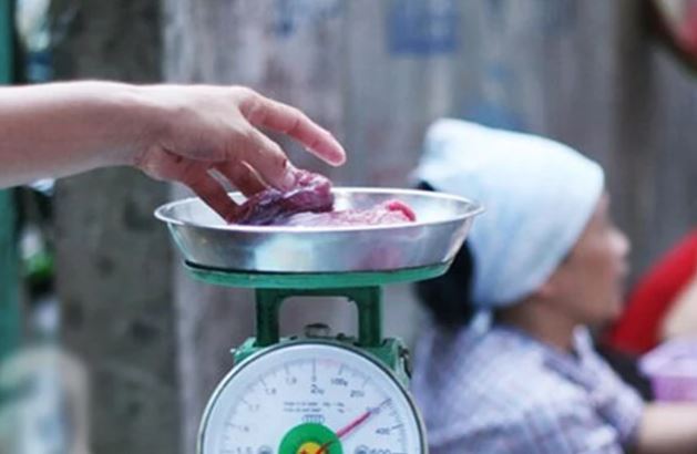 Cách chống cân điêu khi đi chợ