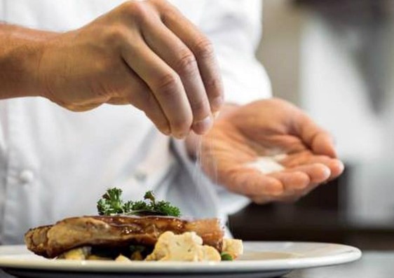 10 thói quen hại thận nhiều người Việt vẫn làm mỗi ngày mà không biết