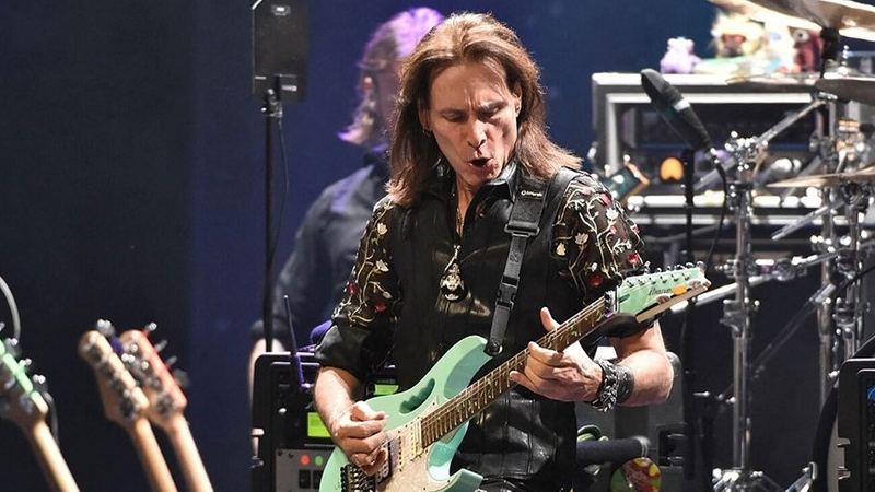 Huyền thoại guitar - chủ nhân 3 tượng vàng Grammy lần đầu biểu diễn tại Việt Nam 