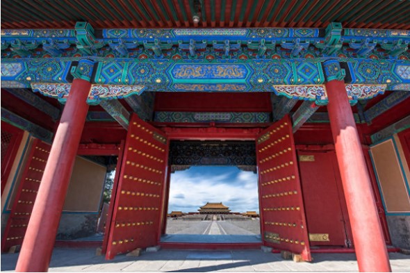 Vì sao 81 cái đinh ở cổng Tử Cấm Thành không gây nguy hiểm nhưng không 1 ai dám chạm vào?