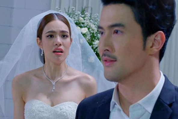 Mẩu giấy trong phong bì mừng cưới lộ bí bật điếng người của chồng khiến tôi bỏ về nhà ngay đêm tân hôn 