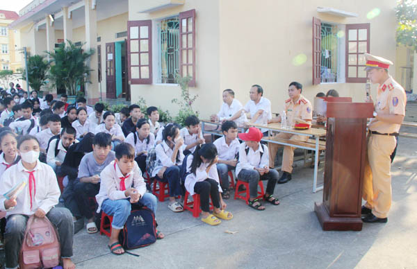 Thanh Hóa: Tuyên truyền pháp luật về an toàn giao thông cho học sinh