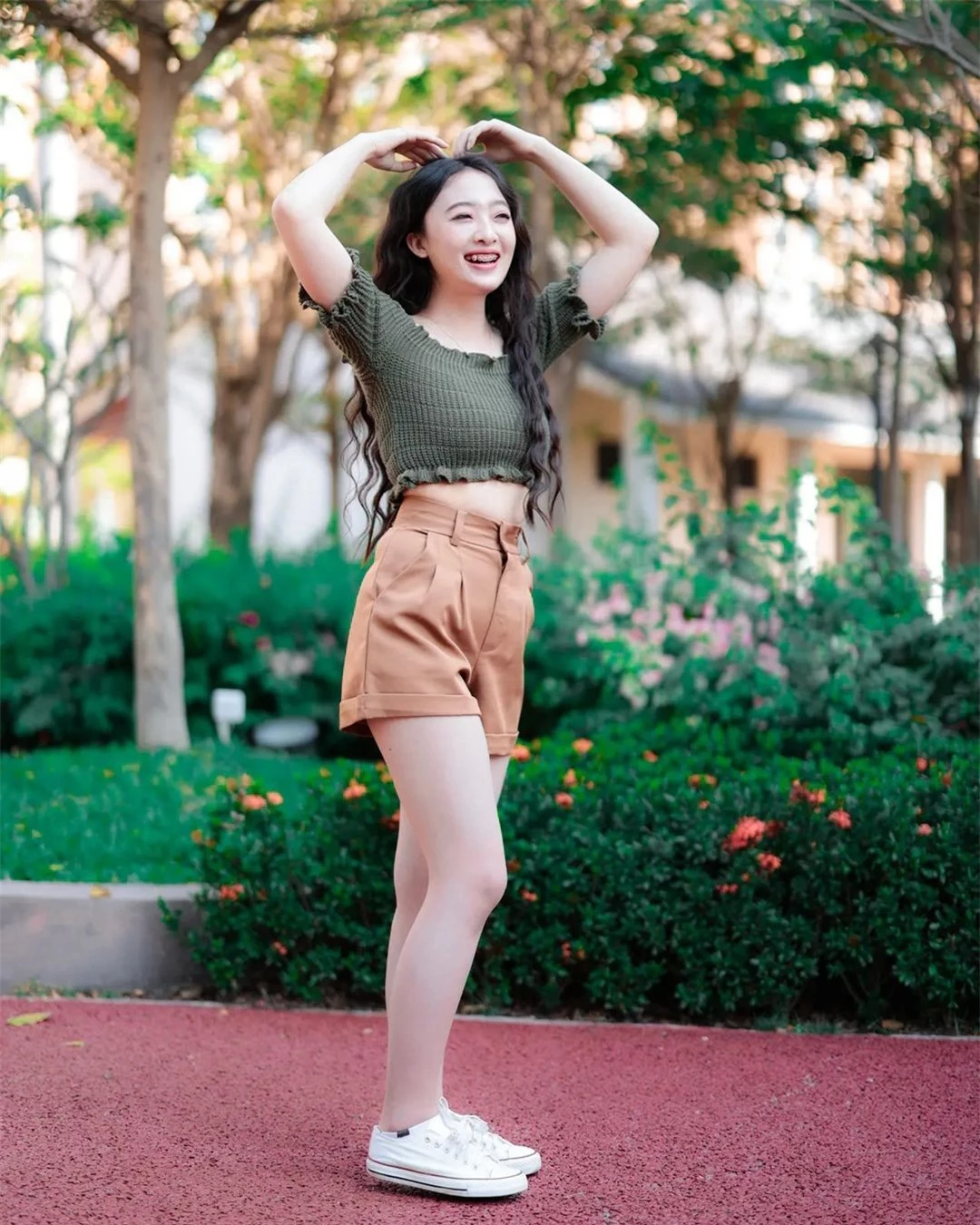 Nhan sắc đời thường người đẹp Lào sang Việt Nam thi hoa hậu ảnh 13