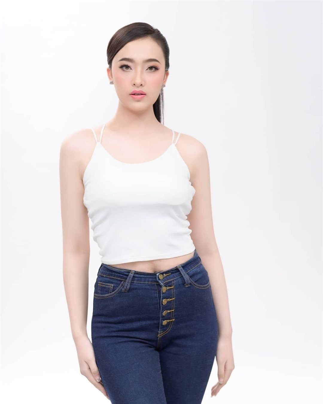 Nhan sắc đời thường người đẹp Lào sang Việt Nam thi hoa hậu ảnh 18