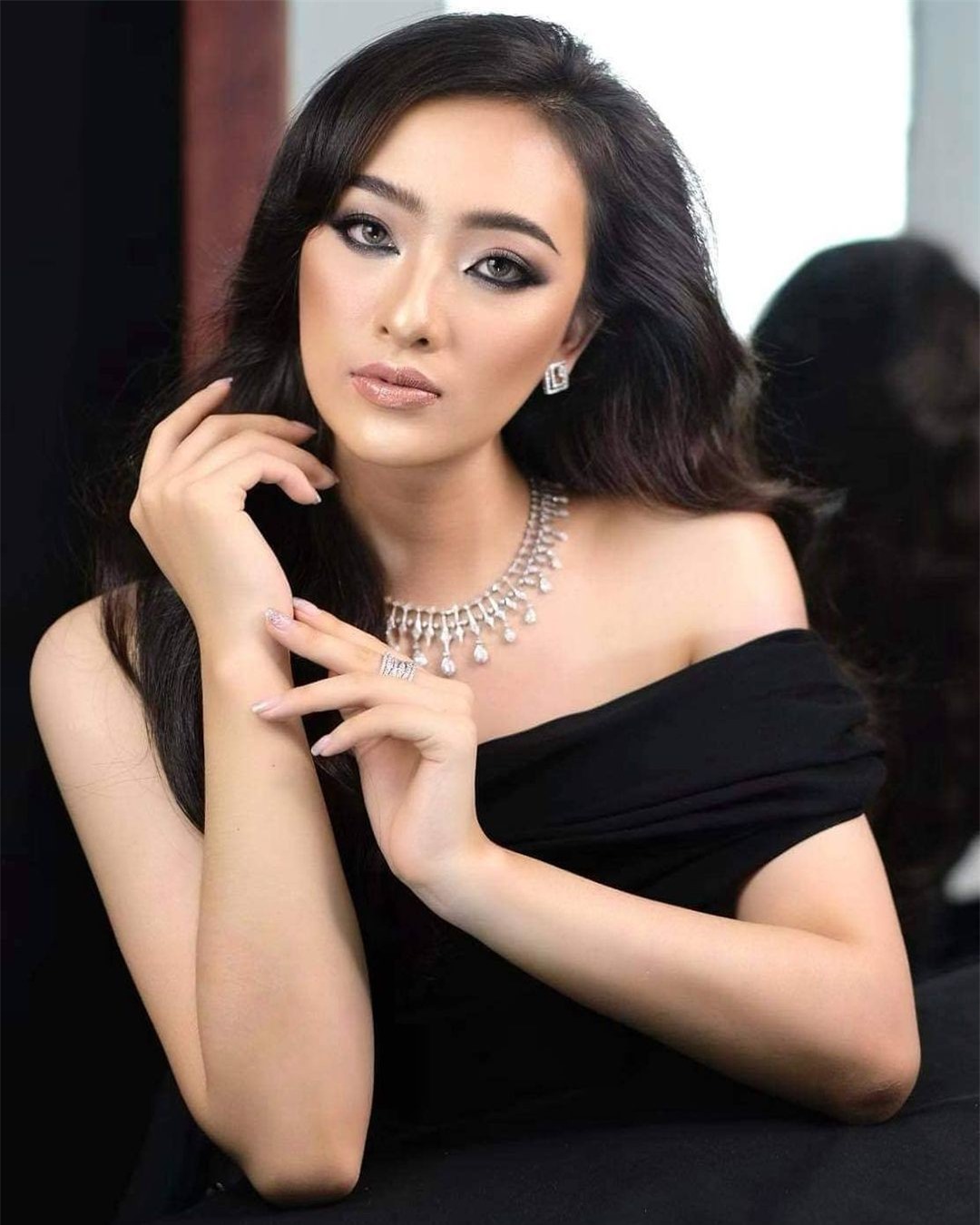 Nhan sắc đời thường người đẹp Lào sang Việt Nam thi hoa hậu ảnh 4