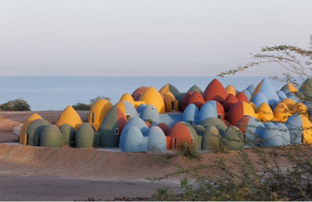 6 ngôi nhà sở hữu kiến trúc độc đáo và kỳ lạ nhất thế giới: Ngôi nhà mái trồng cây xanh của Việt Nam nhận được giải thưởng danh giá