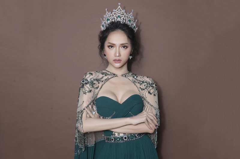 Nhan sắc xinh đẹp của nàng hậu đang ngồi 'ghế nóng' The New Mentor