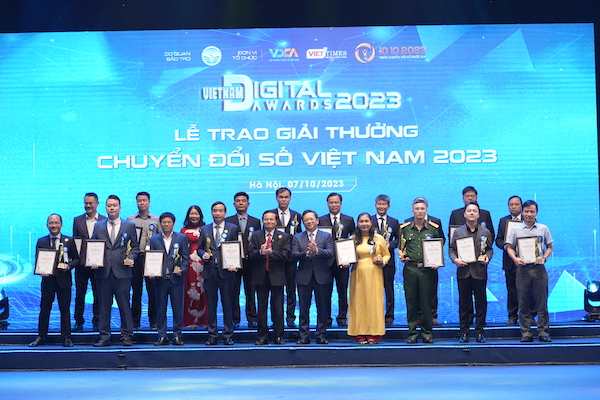 Vinh danh 38 giải pháp, tổ chức, doanh nghiệp chuyển đổi số xuất sắc