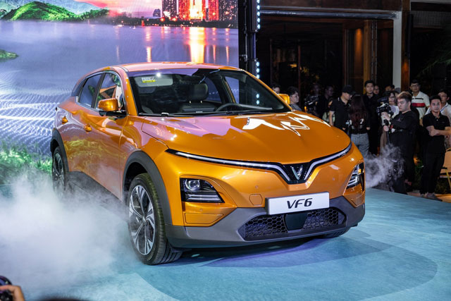 Loạt thay đổi trên VinFast VF 6 thương mại so với concept: Lược bớt chi tiết, giảm công suất động cơ