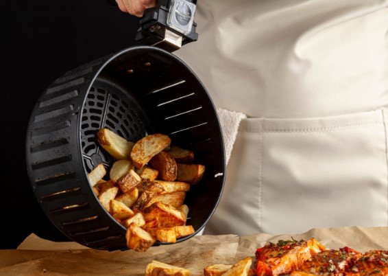 Dùng nồi chiên không dầu mà bỏ qua bước quan trọng này thì đồ ăn khó mà giòn ngon được!