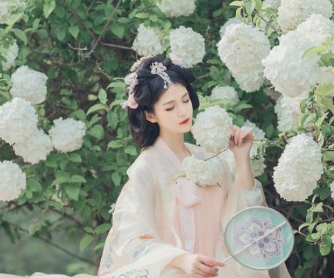 Phụ nữ sinh ngày này có số mệnh hệ phu nhân, dù bước ra đời có gặp khó khăn thì sau cùng vẫn được hưởng cuộc sống đủ đầy, dư dả