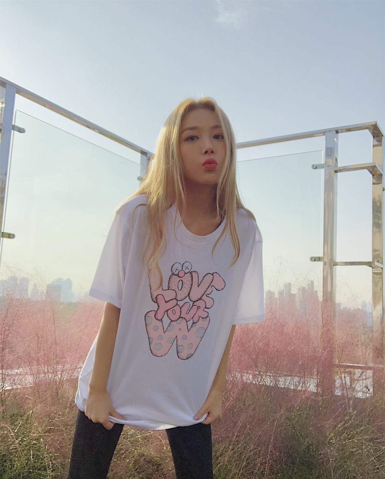 Nữ ca sĩ có bạn trai là vận động viên đập nát vợt ở Asiad 19 ảnh 2