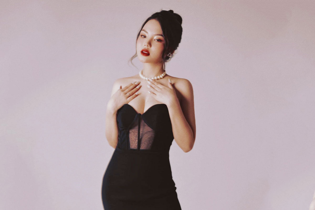 Mê mẩn với nhan sắc bà xã đại gia của tuyển thủ U23 Việt Nam