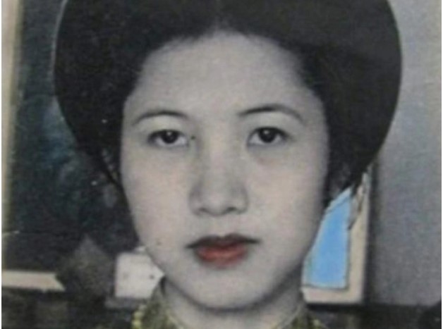 Giai nhân áo đen Hà thành ăn thịt gà được thưởng kim cương và hai mối tình lưu danh kim cổ