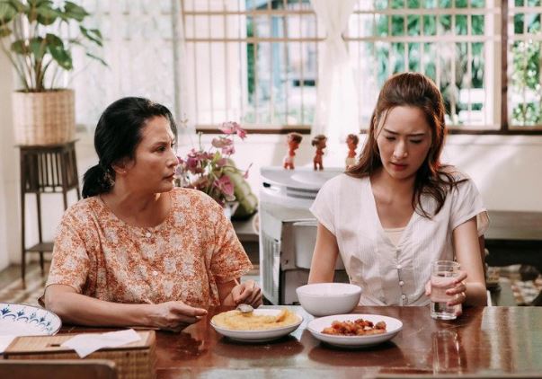 5 giờ sáng tỉnh giấc vì tiếng nước chảy, đẩy cửa nhà tắm tôi sững sờ với cảnh tượng bên trong