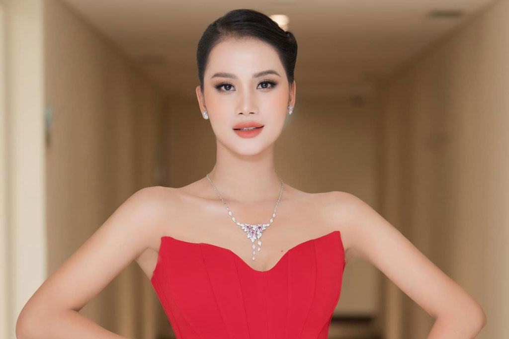 2 Á hậu Miss Universe Vietnam: Một người là cô bé chăn trâu trốn mẹ thi Hoa hậu, một người vừa vượt qua phẫu thuật khối u ở ngực