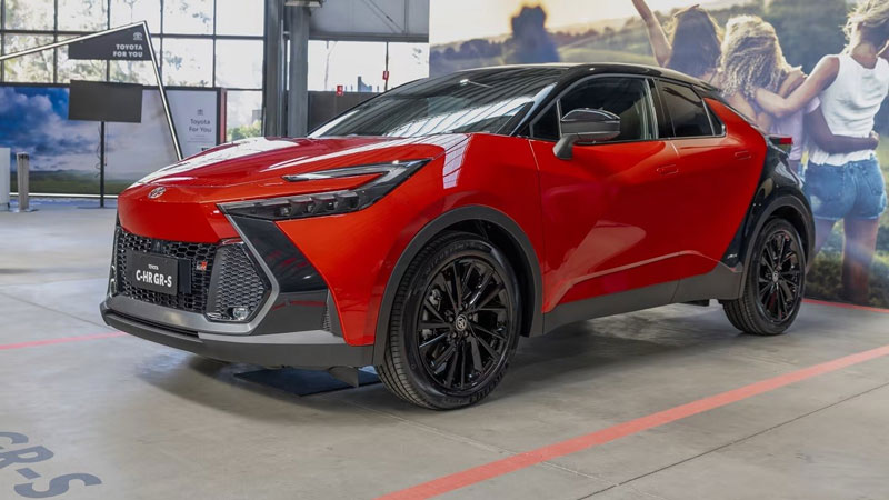 SUV Toyota C-HR 2024 chốt giá từ 879 triệu đồng