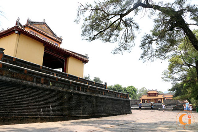 Lăng Minh Mạng - bức tranh thủy mặc