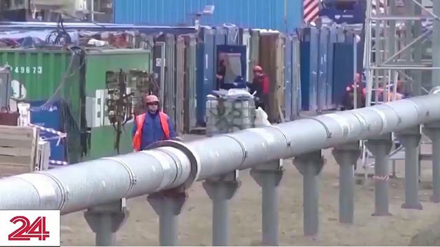 Cú trượt dài của giá dầu mỏ ảnh hưởng đến kinh tế toàn cầu