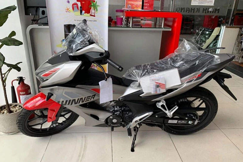 Honda Winner X tiếp tục giảm giá sâu dưới mức đề xuất, cạnh tranh Yamaha Exciter 2024 vừa ra mắt