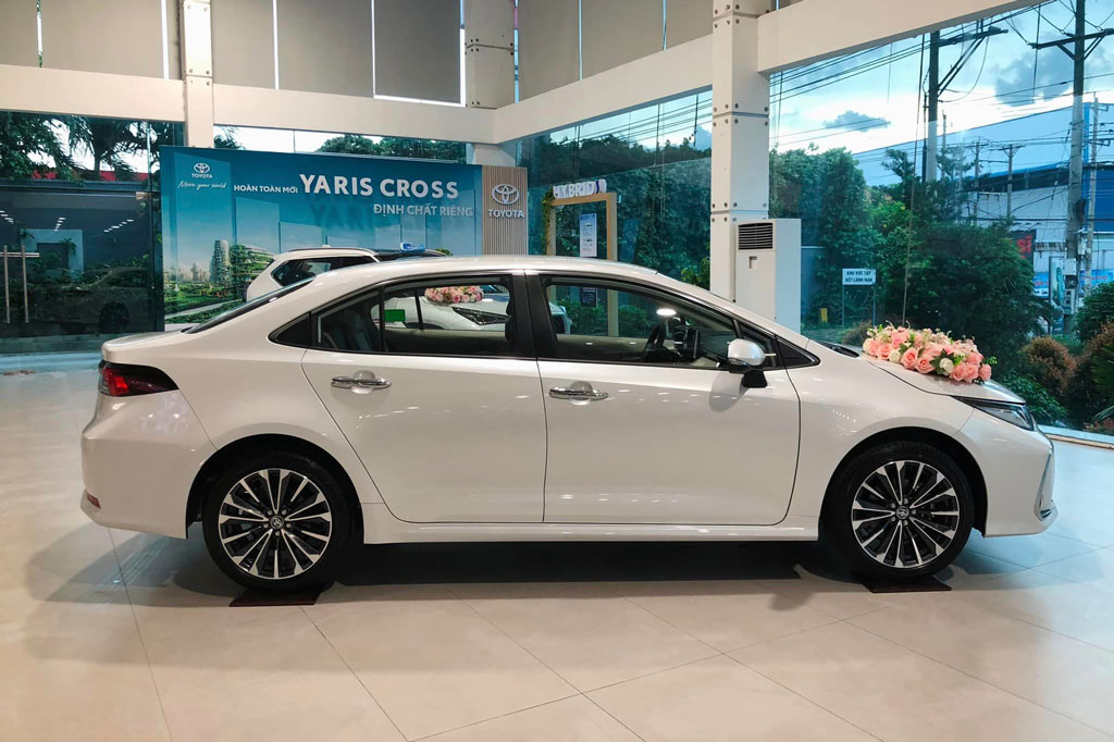 Chi tiết Toyota Corolla Altis 2023 vừa trình làng tại Việt Nam, giá từ 725 triệu đồng