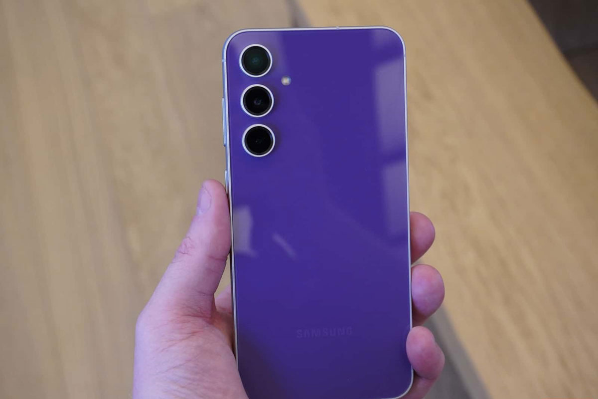 CLIP: Cận cảnh Samsung Galaxy S23 FE sắp lên kệ tại Việt Nam, giá 14,89 triệu đồng