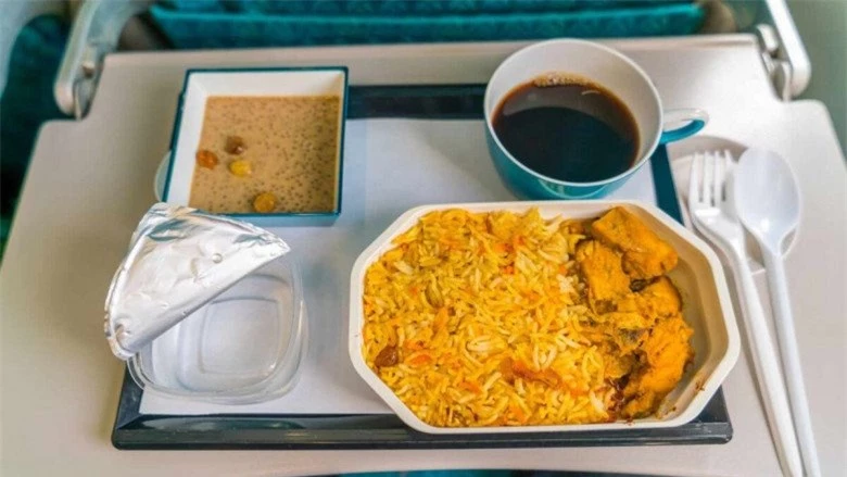 9 loại thực phẩm không bao giờ được ăn trên máy bay, bạn sẽ rùng mình khi biết lý do - 3
