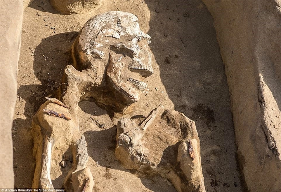Bộ xương vũ công 1.300 tuổi khiến các nhà khảo cổ bối rối.