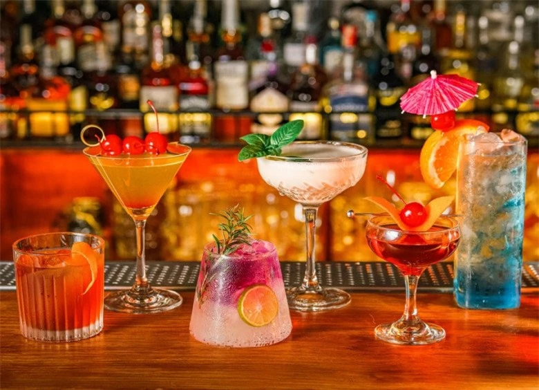 Đi bar chill cuối tuần, chị em nắm 3 thuật ngữ order cocktail này, vừa sành điệu nhưng vẫn dịu nhẹ, không sợ say - 1