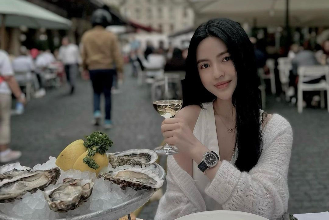 Ngắm nét quyến rũ của bạn gái Quang Hải