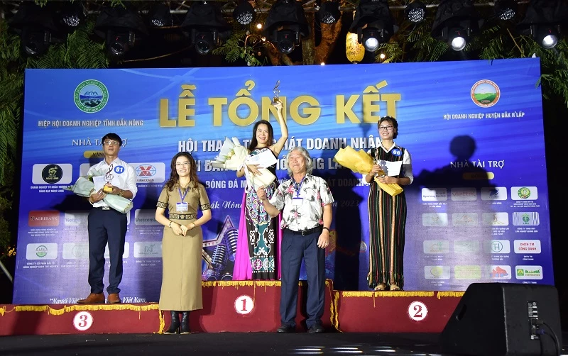 Các tiếng hát của Công ty Nhôm Đắk Nông nhận giải Nhì và Ba. 