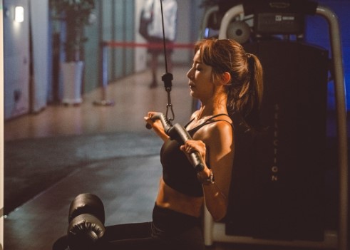 Mỹ nhân có đôi chân đẹp nhất showbiz tái xuất thất bại: Khoe mặt mộc kèm body đỉnh vẫn không ai quan tâm