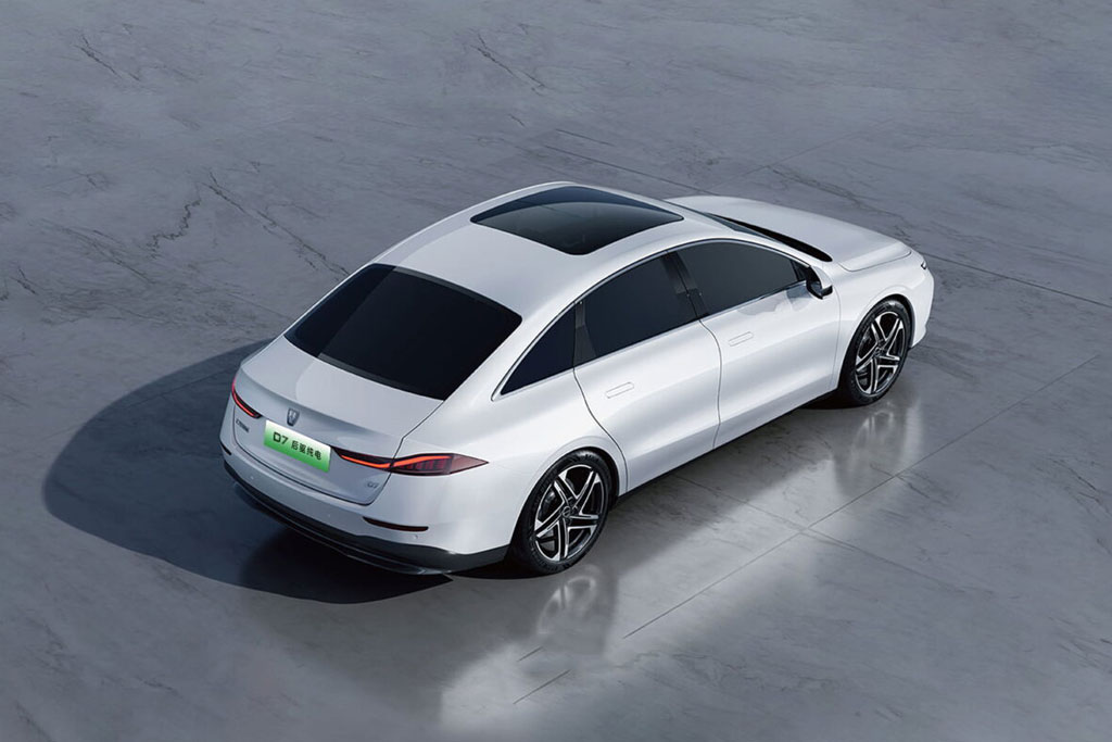 Sedan công suất 211 mã lực, siêu tiết kiệm xăng, kích thước ngang Toyota Camry, giá hơn 400 triệu đồng